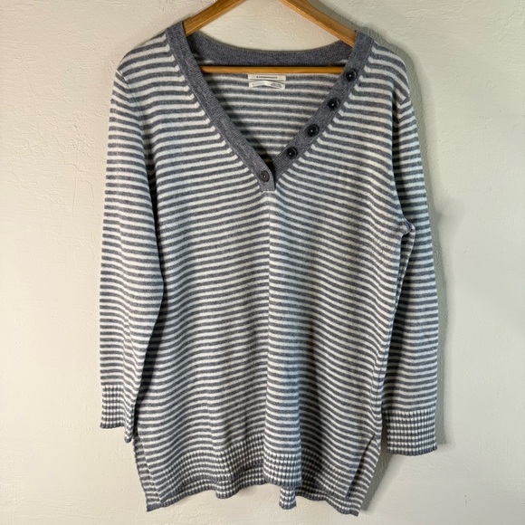 Anthropologie Serena Striped V-neck Gray
Sweater Size Large - Picture 2 of 6